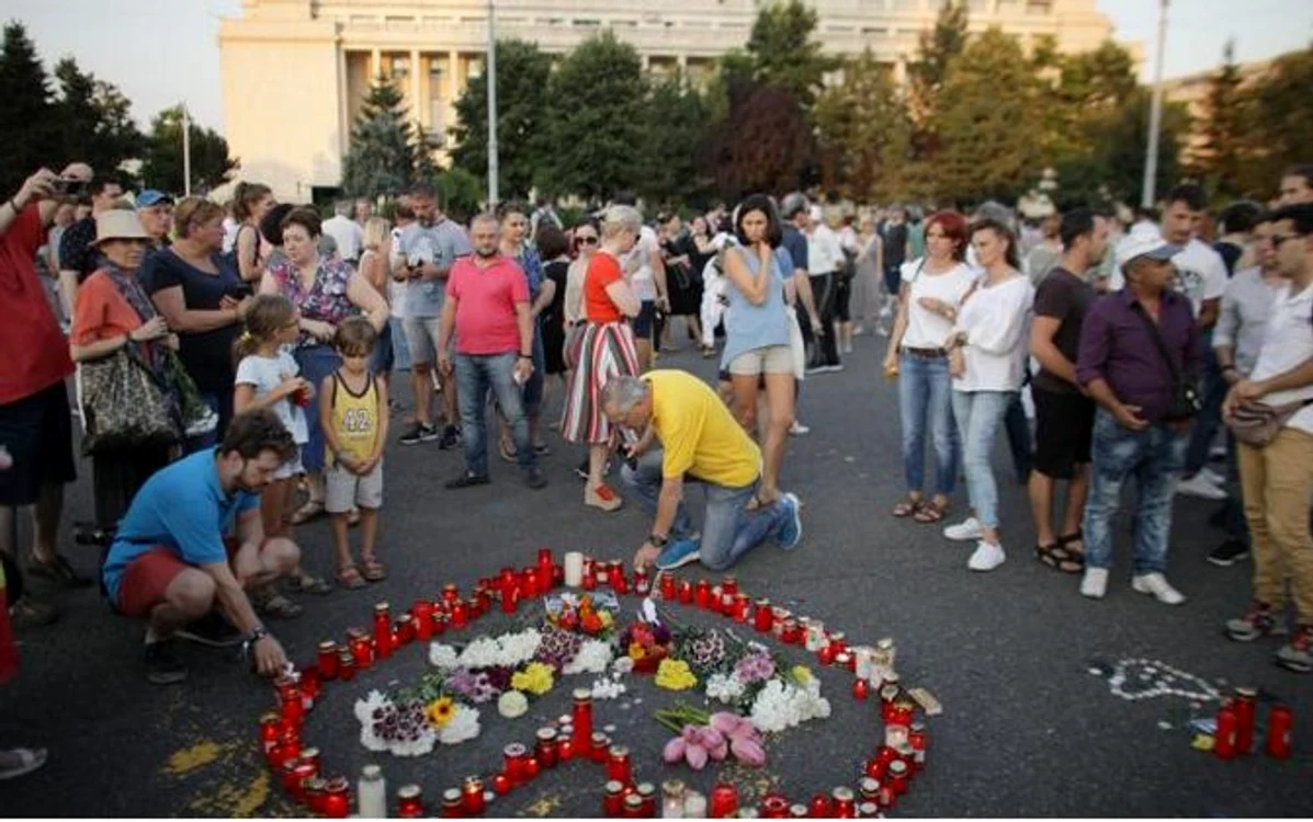 Protestatarii au adus omagii pentru fata ucisă 