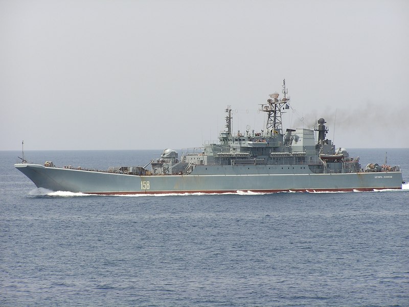 Momentul în care dronele marine ucrainene distrug încă o navă de desant rusească în Marea Neagră VIDEO