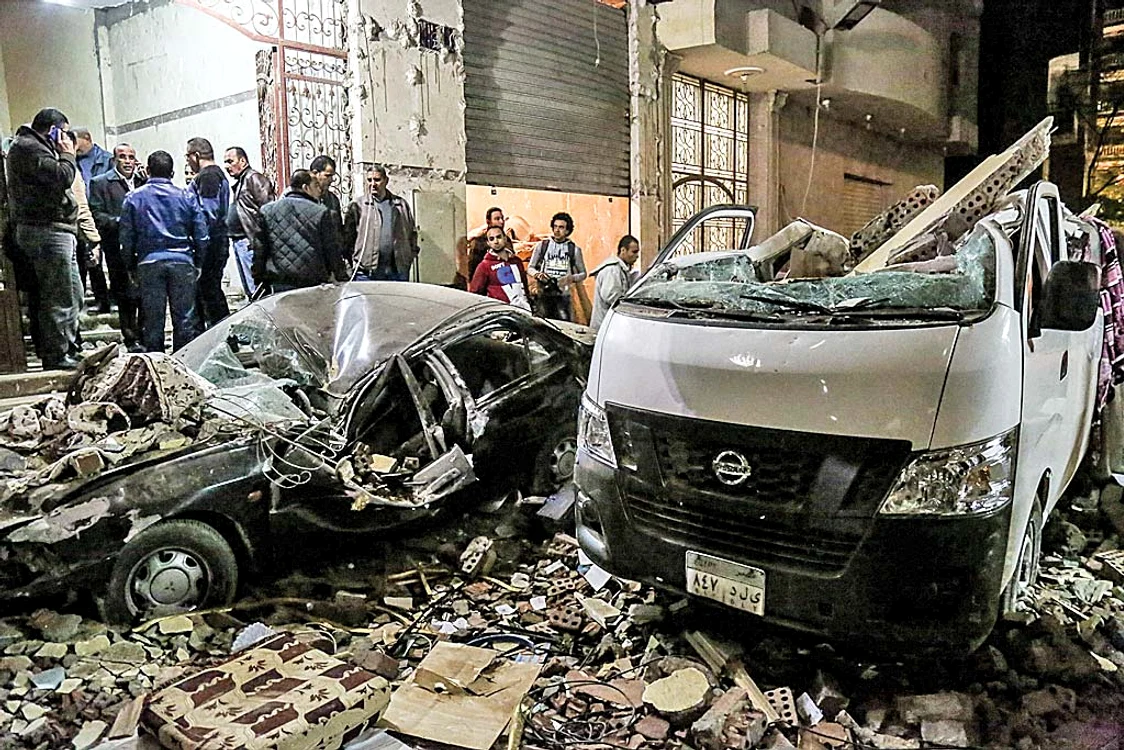 
    Trei poliţişti, ucişi în explozie  