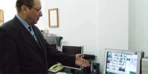 Profesorii de la Colegiul „Petru Rareş“ văd pe computer unde se află şi ce fac elevii lor