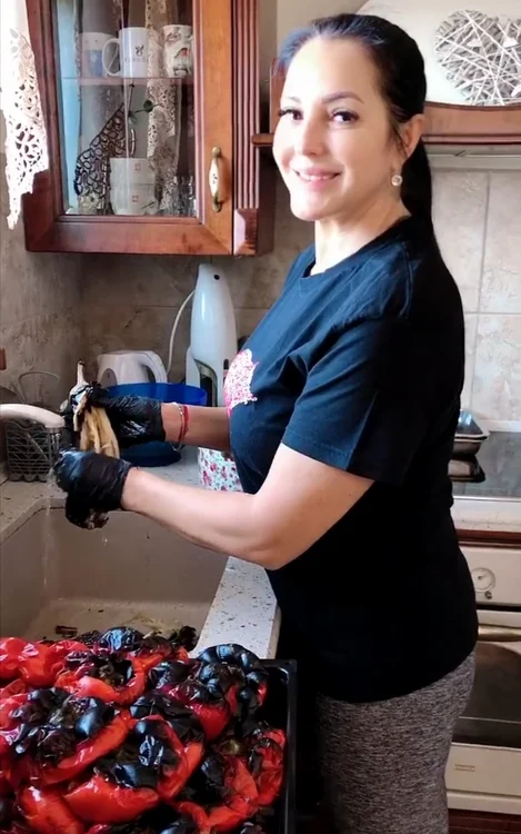 Angela Rusu a făcut 14 borcane de zacuscă
