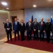 HAPz9OHWIAAijUW jfif