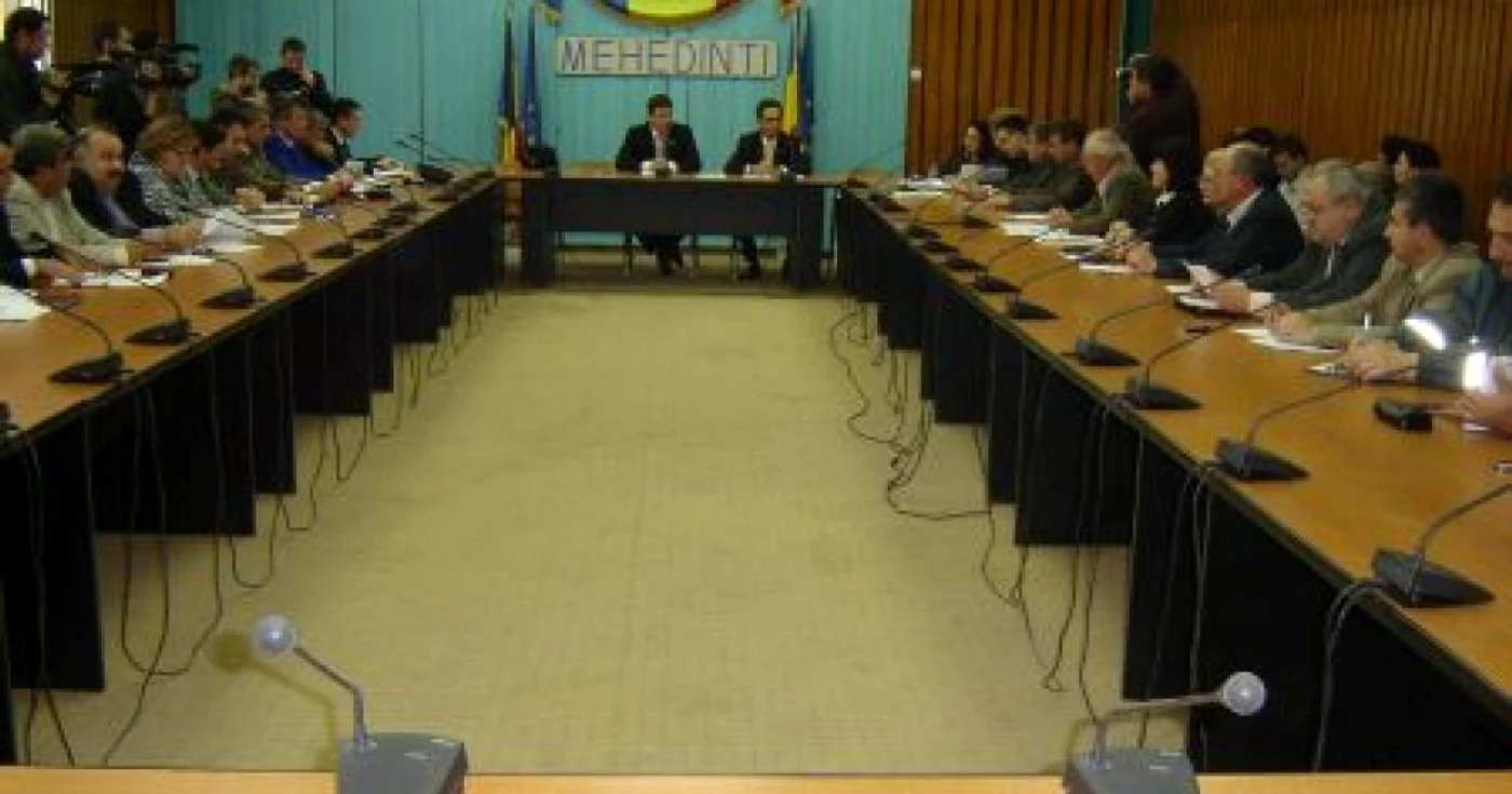 Autorităţile se pregătesc pentru eficientizarea activităţii de deszăpezire şi combaterea poleiului