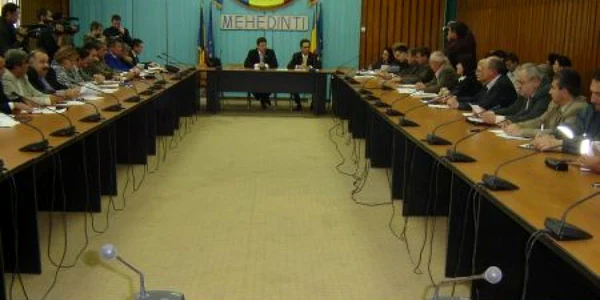 Autorităţile se pregătesc pentru eficientizarea activităţii de deszăpezire şi combaterea poleiului