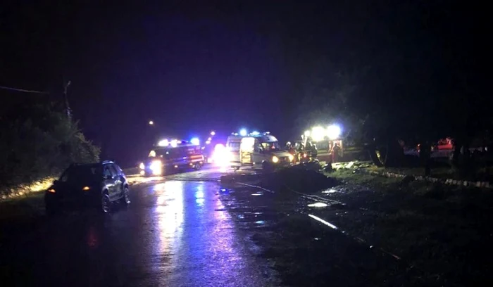 Șoferul autoturismului care a intrat în coliziune cu autocarul se pare că a adormit la volanFoto: captură antena3.ro