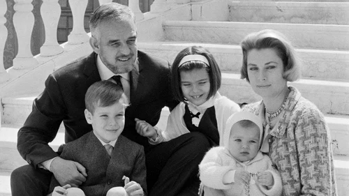 Prințul Rainier, alături de Grace Kelly și cei trei copiii ai lor
