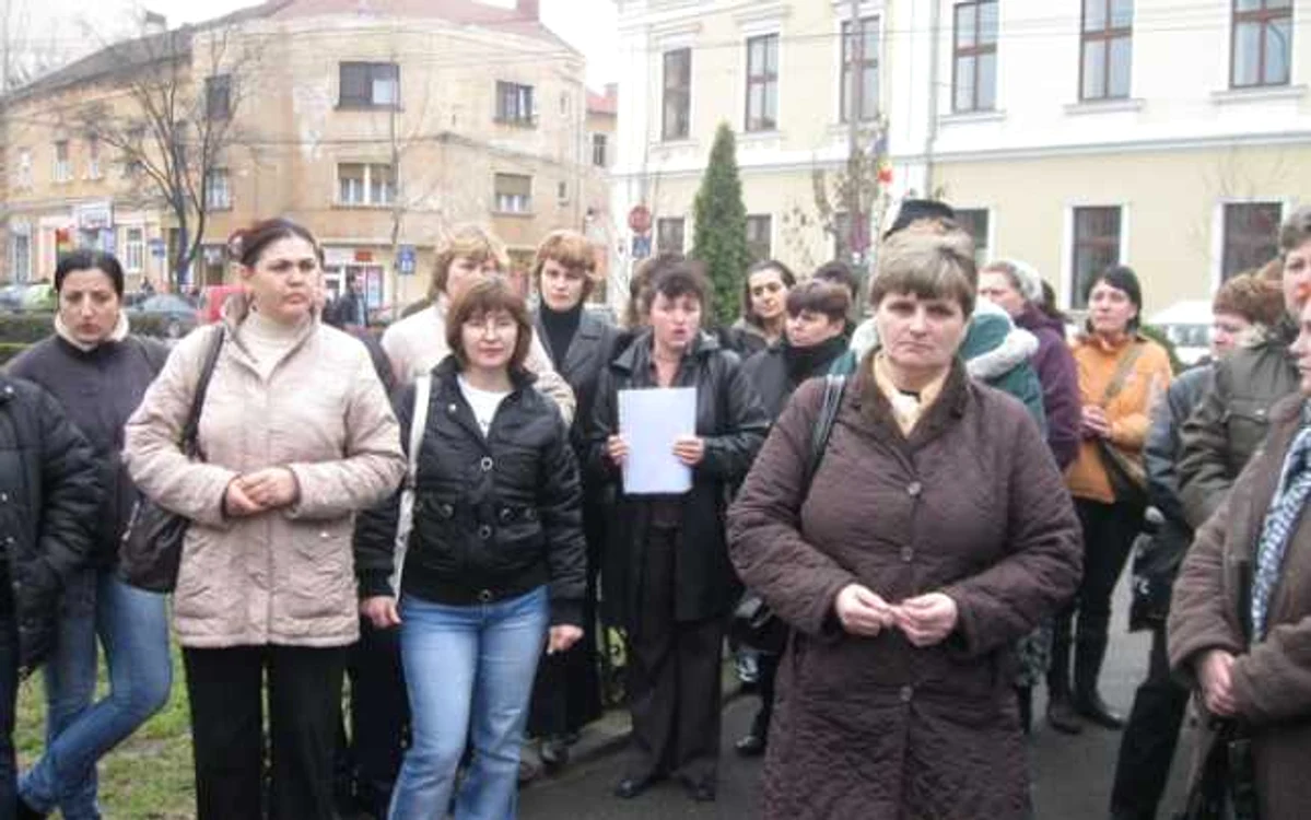 Îngrijitorii au ieșit în stradă