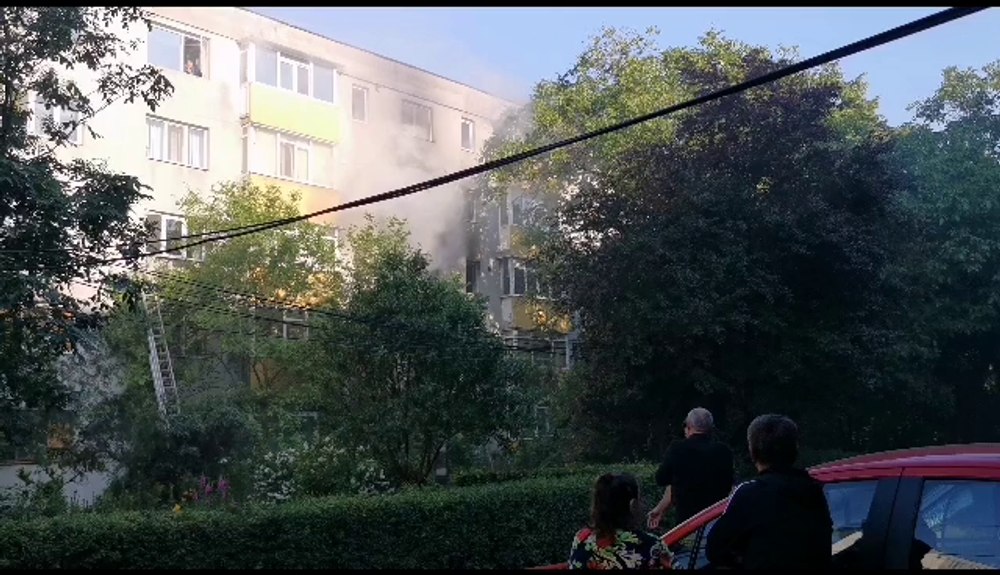 O femeie a murit într-un incendiu izbucnit într-un apartament din municipiul Buzău VIDEO