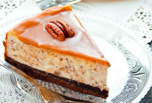 tort biscuiti caramel branza de vaci jpeg
