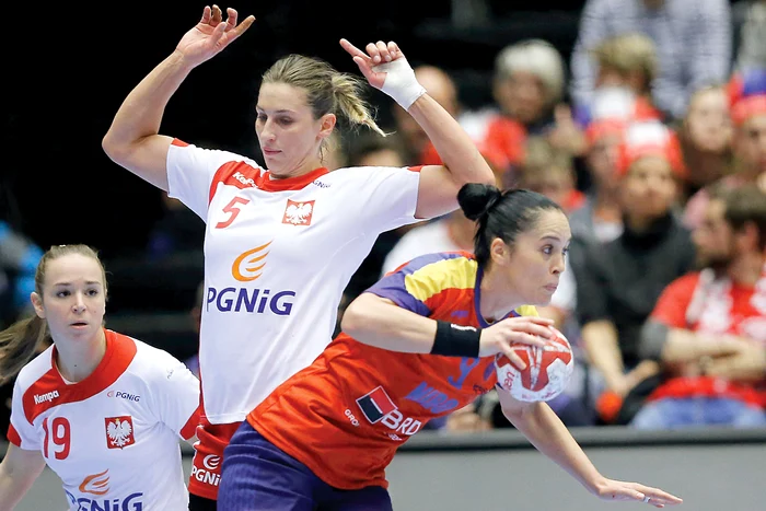 
    Aurelia Brădeanu, una dintre veteranele lotului RomânieiFoto: AP  