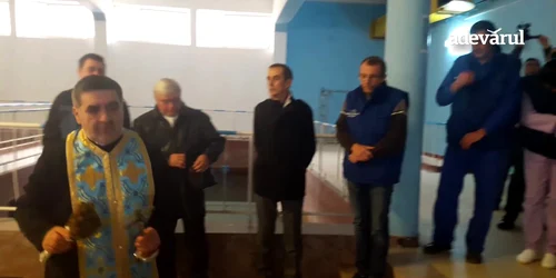 Sfinţirea apelor de Bobotează direct la sursă, la Barajul Paltinu