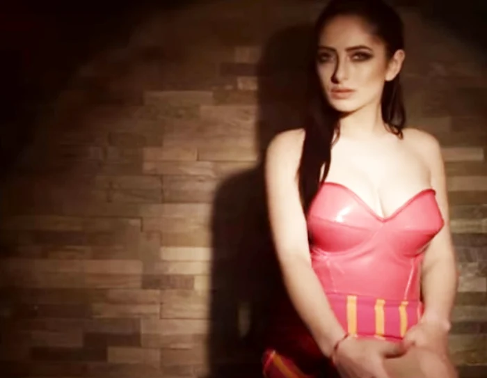 Silvia Costache, alias Seeya, este una dintre cele mai noi prezențe pe scena muzicală din Româniacaptură: youtube