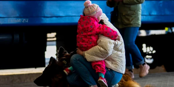 Tren cu refugiati din Mariupol ajunge in gara din Liov FOTO Profimedia