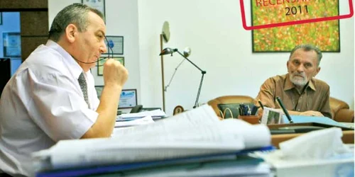 Vladimir Alexandrescu, purtătorul de cuvânt de la Statistică (dreapta), a fost demis de către şeful INS, Vergil Voineagu (stânga)