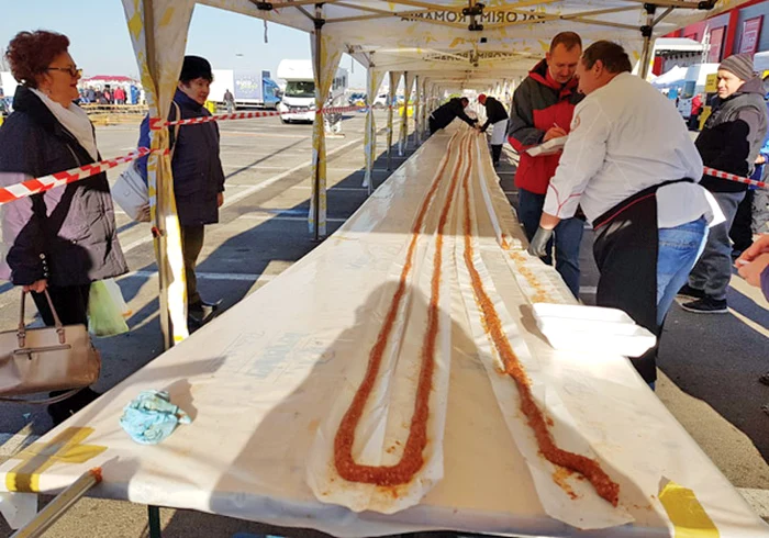 Bucătarii orădeni au trudit timp de o oră pentru a realiza preparatul demn de “Cartea Recordurilor”