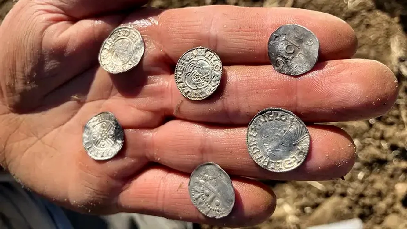 Monede din cel mai mare tezaur viking din istoria Norvegiei (© Innlandet County Authority)