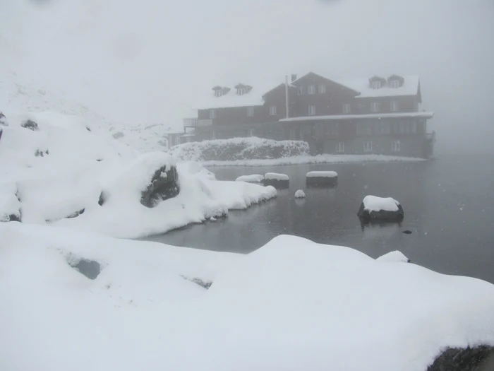 Stratul de zapada masoara aproape 2 metri la Balea Lac