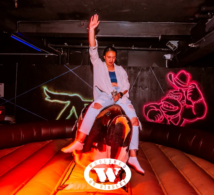 FOTO: Facebook Woolshed On Hindley