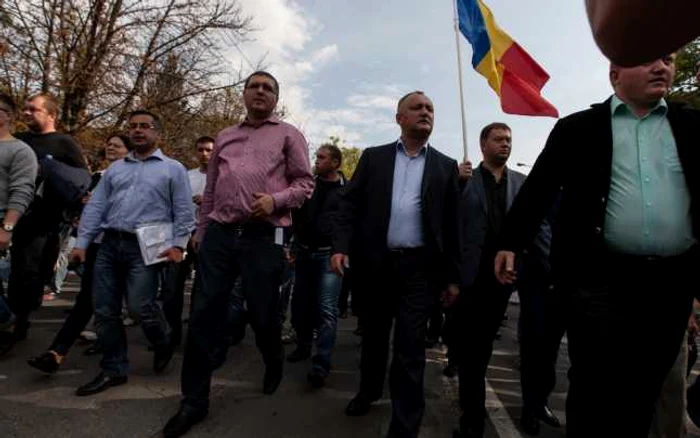 Renato Usatîi şi Igor Dodon în timpul protestului din 27 septembrie. FOTO Alexandru Tarlev