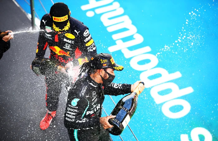 
    Lewis Hamilton a bifat a 88-a victorie în Formula 1Foto: Guliver / GettyImages  