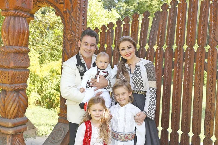 Ionuț Dolănescu are o familie superbă, alături de soția sa Doinița. Au trei copii: pe Maria Ioana, Vladu și Iancu Nicolae