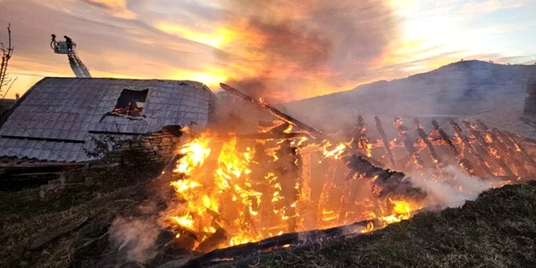 incendiu ferma dacilor jpg