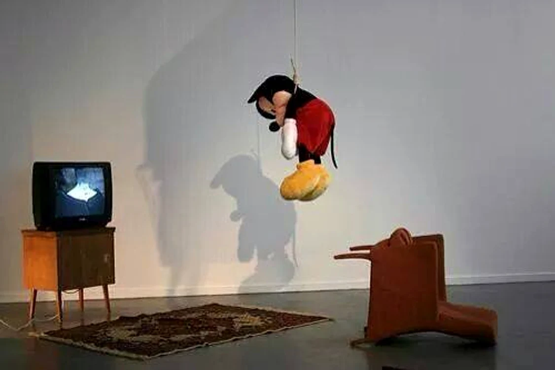 
    "Micky Mouse" s-a sinucis politic la vederea exit-poll-urilorFoto Facebook  