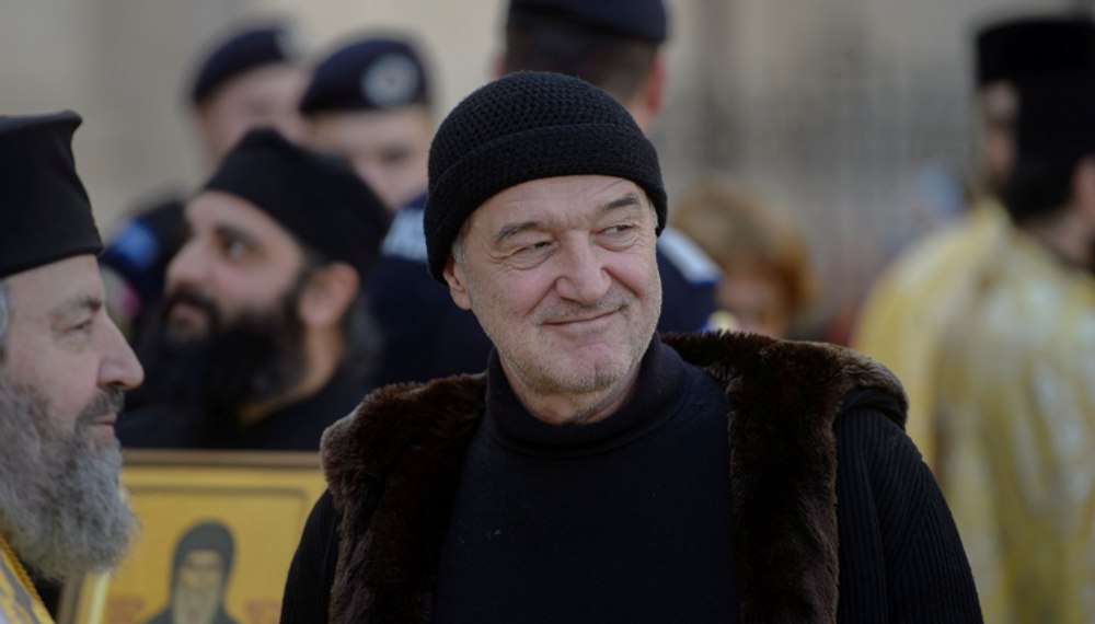 Becali s-a dus cu sacul de bani pe Muntele Athos! A achitat 3 milioane de dolari, cash, ca să-i scape pe călugării români „subjugați de greci”