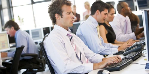 Oamenii de afaceri pot intra mai uşor în contact unii cu ceilalţi