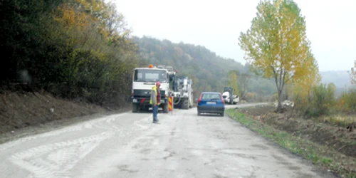 Reşiţa: Drumurile distrug nervii şoferilor (GALERIE FOTO)