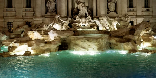 Fontana di Trevi FOTO Shutterstock