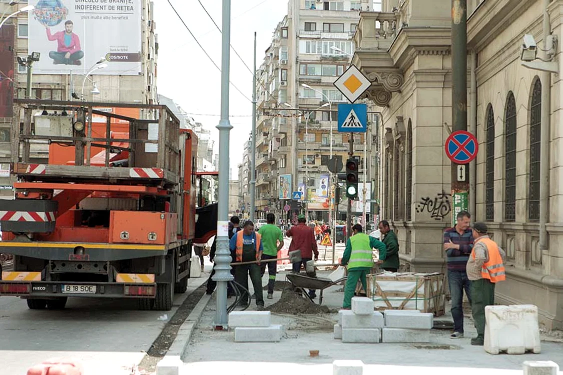 Modernizare Calea  Victoriei. Lăţirea  trotuarelor, refacerea  spaţiilor verzi şi crearea  pistelor de biciclete –  decembrie 2014   