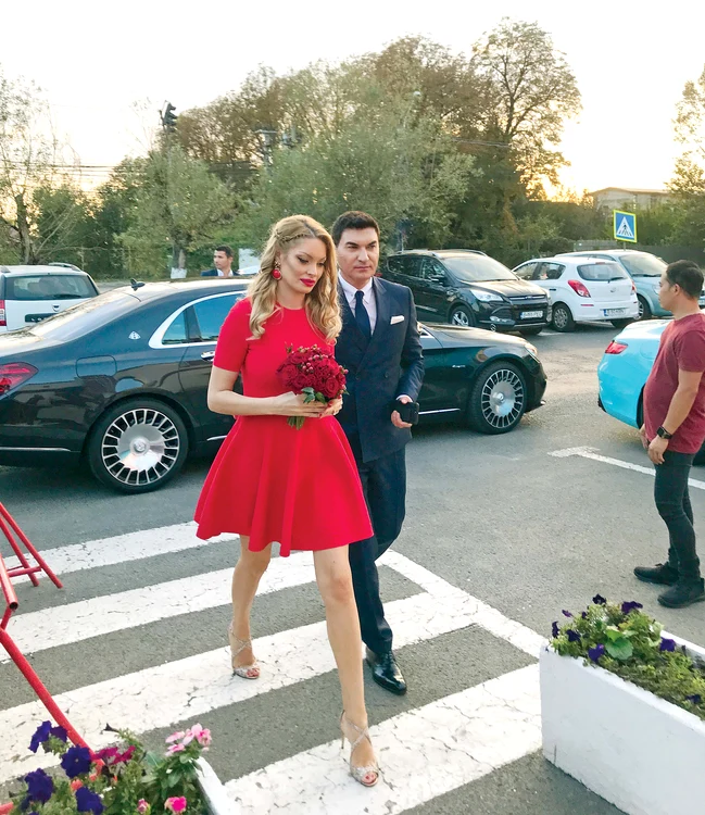 A făcut o criză de nervi la aeroport după ce a uitat actul ce-i permitea să-l scoată din ţară pe fiul eiFotografii: Mihai Ionescu