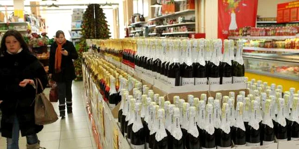 Amenzile pentru vânzarea băuturilor alcoolice fără timbre de acciz pot ajunge la 250.000 de lei