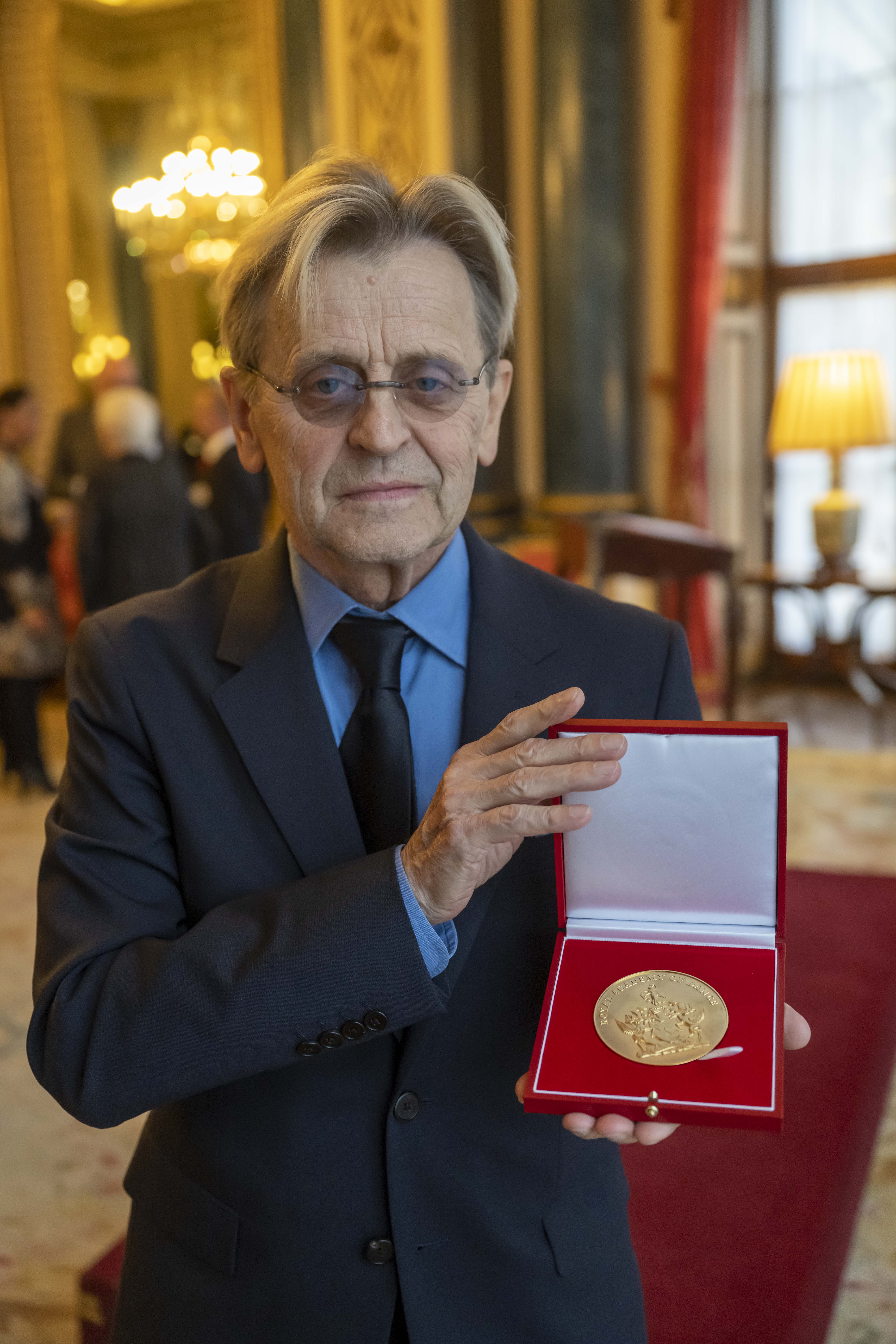 Mikhail Baryshnikov premiat de Regina Camilla