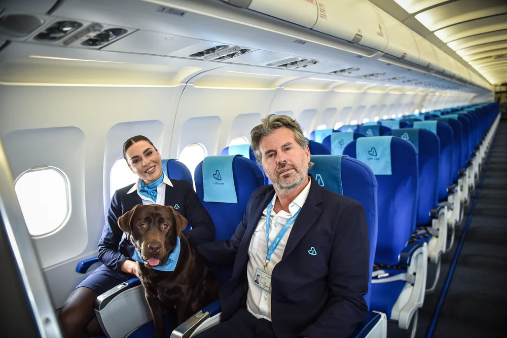 Proprietarul FlyLili, compania aeriană acuzată de evaziune fiscală, prezent la sediul Serviciului de Investigare a Criminalității Economice