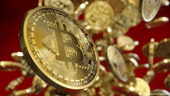 Mulți oameni de afaceri și economiști nu au încredere în bitcoin și nici în alte criptomonede