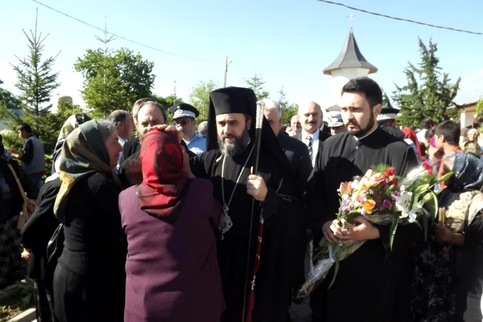 Arhiepiscopul Vrancei şi Buzăului a fost întâmpinat cu căldură de credincioşi