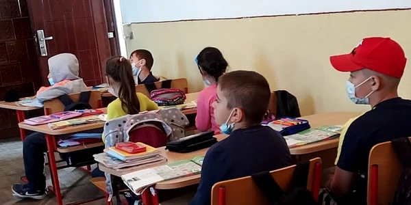 scoala primara bobu foto