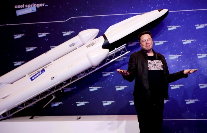 Elon Musk la primirea premiului Axel Springer. FOTO Hannibal Hanschke-Pool/Getty Images