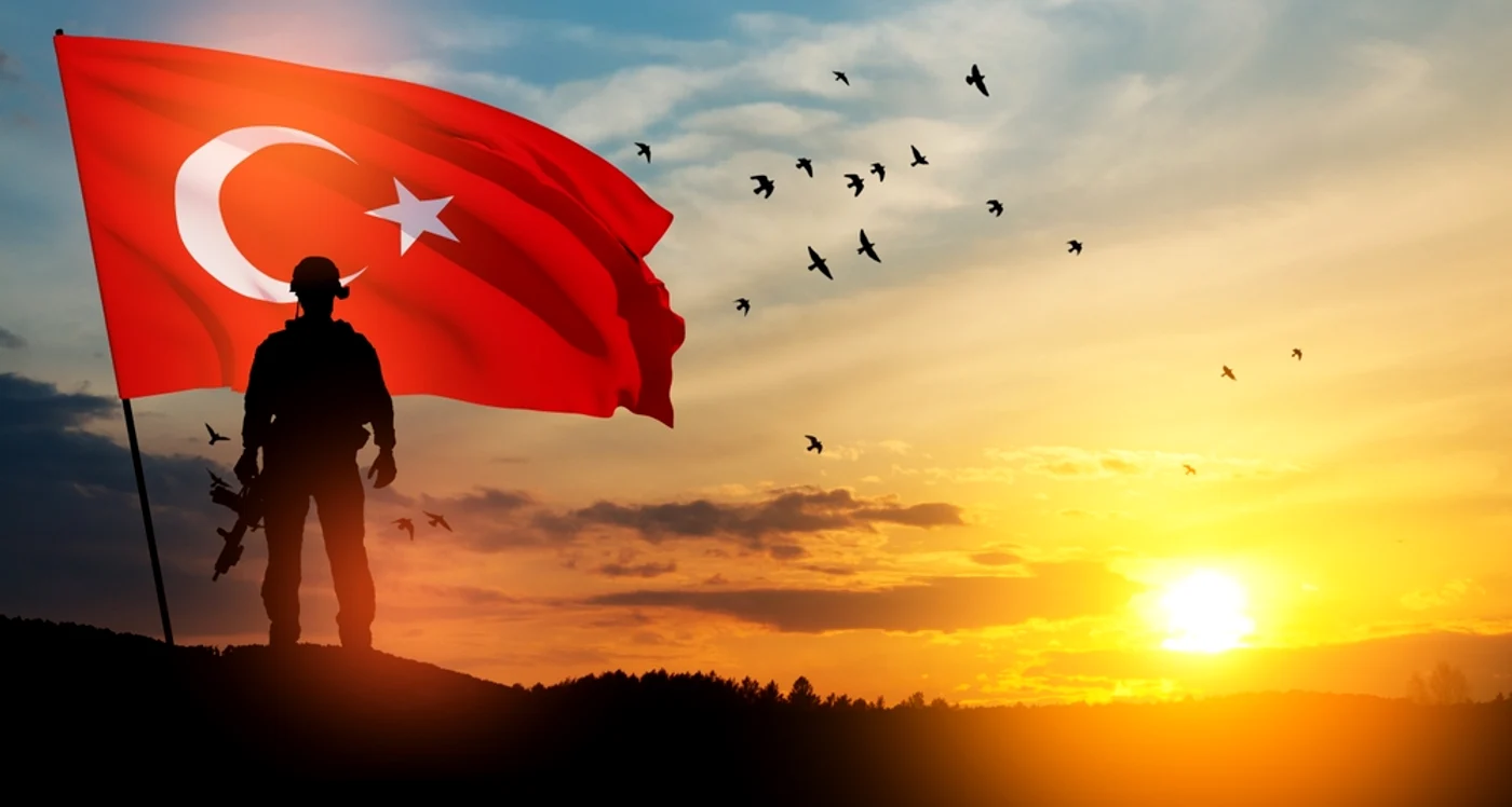 Soldat sub steagul Turciei FOTO: Shutterstock