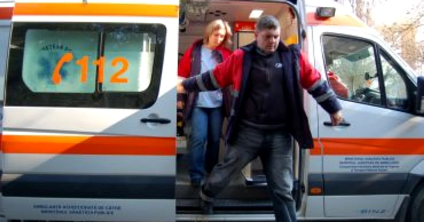 Medicii de pe Ambulanţă nu pot ajunge la pacienţi din cauza zăpezii