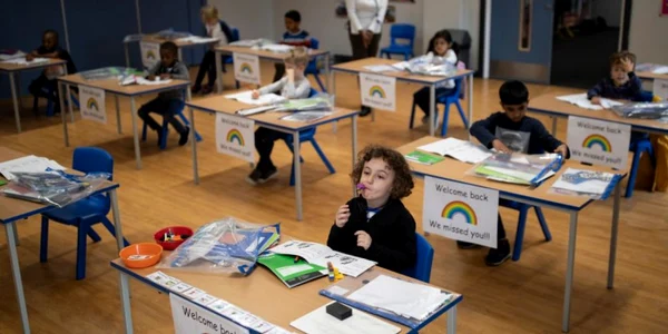 Cum se desfăşoară cursurile în grădinţele şi şcolile primare din Anglia FOTO Guliver / Getty Images / Dan Kitwood