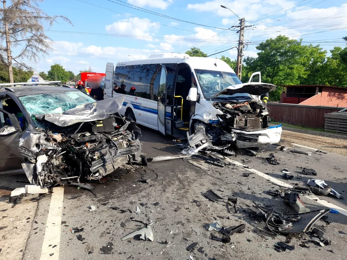 Autoturism ar fi pătruns pe contrasens. FOTO Știri Botoșani