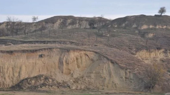 Cetatea regelui Dromichete din Bărăgan, aflată în Patrimoniul Naţional, a fost distrusă cu buldozerele în baza unor avize ale Primăriei jpeg