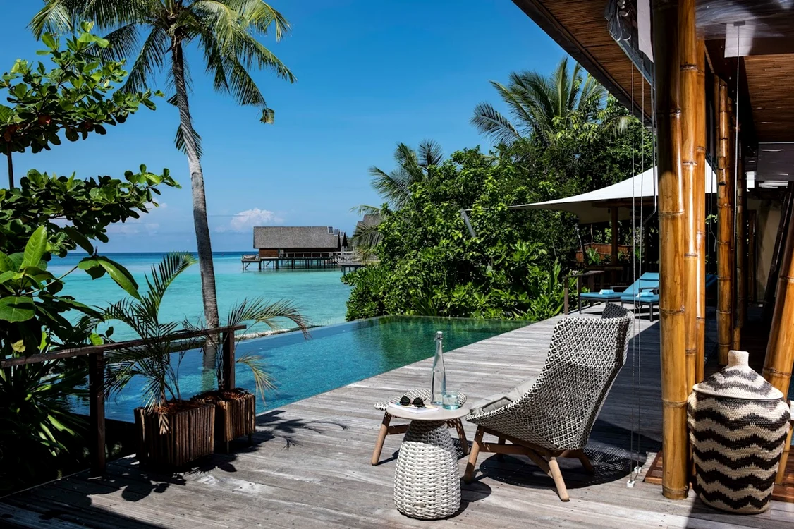 Bungalourile Bawah Reserve, din Indonezia Foto Andreas Stoica