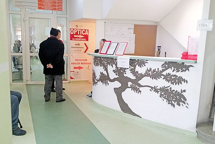 Pacienţii erau ieri trimişi acasă şi sfătuiţi să revină a doua zi