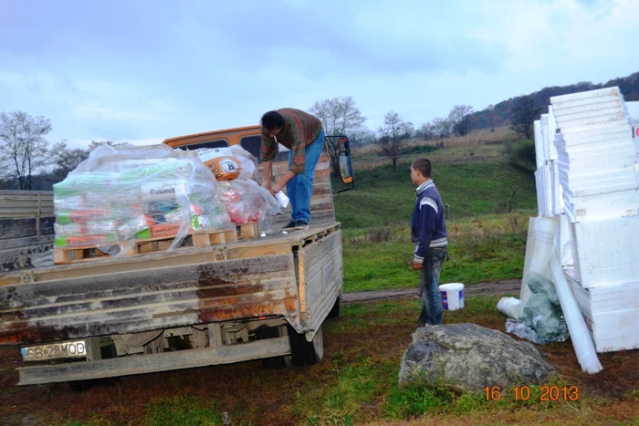 Materialele pentru renovarea casutei au ajuns la copii