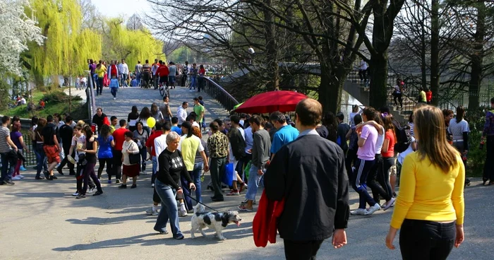 Guvernul a hotărât, pe 6 martie, că zilele de 2 şi 3 mai vor fi zile libere, astfel încât ziua de 1 mai să fie legată de Sărbătorile Pascale, care anul acesta vor fi sărbătorite de ortodocşi pe 5 mai FOTO Adevărul