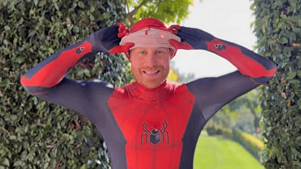 Prințul Harry s-a îmbrăcat în Spider-Man pentru a le face o surpriză copiilor orfani